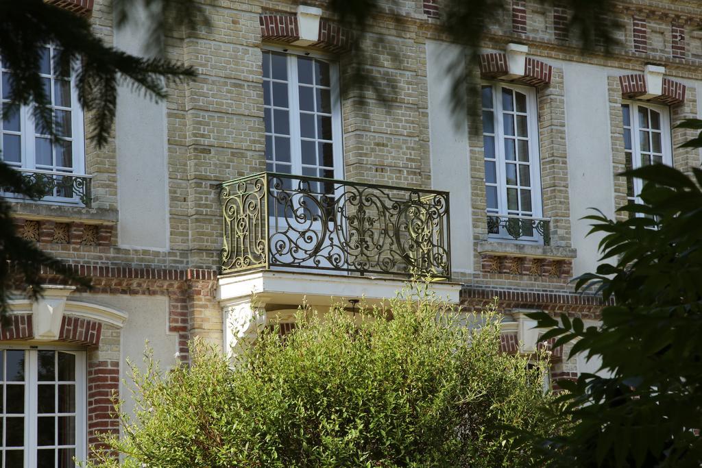 Bed and Breakfast Manoir Le Mesnil Saint-Martin-aux-Chartrains Екстер'єр фото