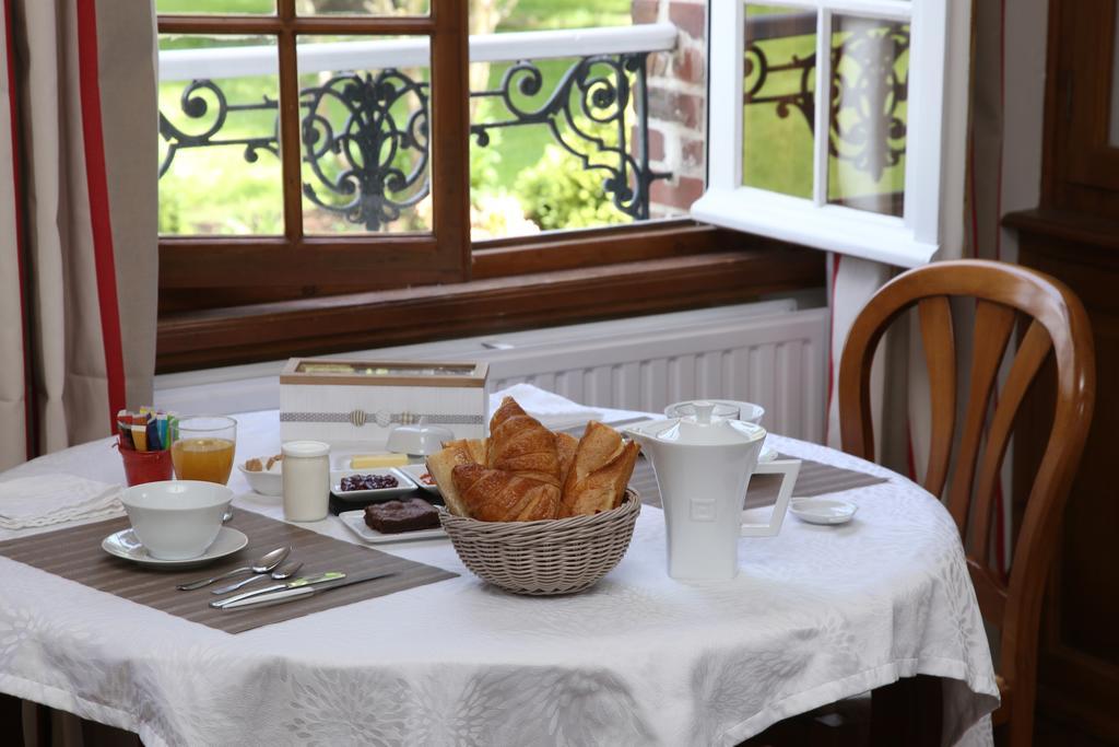 Bed and Breakfast Manoir Le Mesnil Saint-Martin-aux-Chartrains Екстер'єр фото