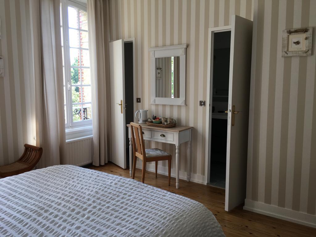 Bed and Breakfast Manoir Le Mesnil Saint-Martin-aux-Chartrains Екстер'єр фото
